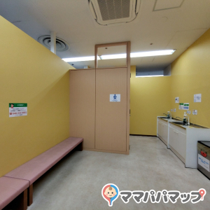 授乳室 中は2席あります