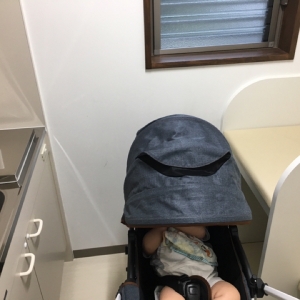 清潔感のあるスペースでした。ベビーカーもなんとか入るくらいのスペース。