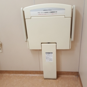 多目的トイレの中にあります