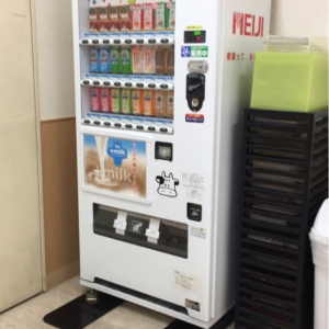 休憩室の中に自販機もあります