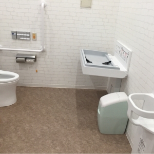 子供トイレとオムツ替えシート