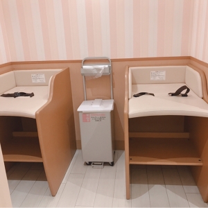 オムツ替えの台が2台あります