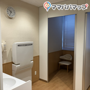 陸上競技場　メインスタンド(1F)の授乳室・オムツ替え台情報 画像1