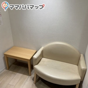 サイドテーブルが助かりました