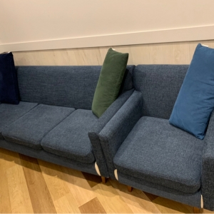 個室埋まってる場合は共有授乳スペースがあります。