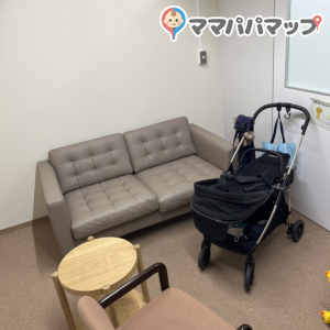 ベビーカーも楽々入ります。ドアの鍵も閉まります。