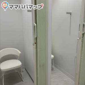 TOKUYAMA DECK(2F)の授乳室・おむつ替え台の写真(2枚目)