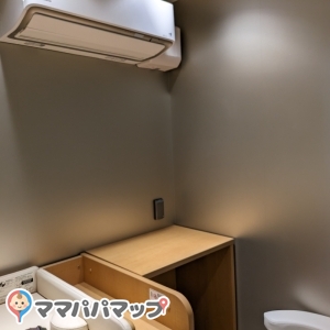 旧岩崎邸庭園（サービスセンター）(1F)の授乳室・オムツ替え台情報 画像1