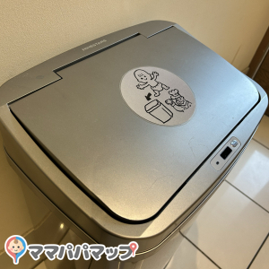 りくろーおじさんの店 彩都の森店のオムツ替え台情報 画像3