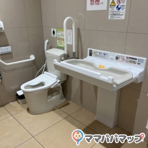 Ｖ・ｄｒｕｇ砺波中神店のオムツ替え台情報 画像2