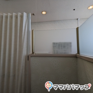 椅子に座った横側の景色