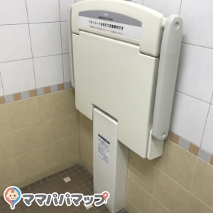 ツルハドラッグ弘前堅田店のオムツ替え台情報 画像2