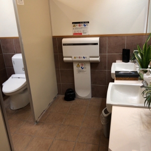 コメダ珈琲店 藤沢亀井野店のオムツ替え台情報 画像1