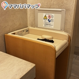 東武ホテルレバント東京(2F 女子トイレ)のオムツ替え台情報 画像2