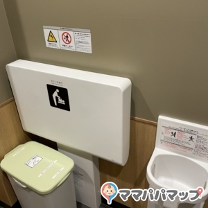 スターバックス コーヒー 新宿中央公園 SHUKNOVA店(1F)のオムツ替え台情報 画像2