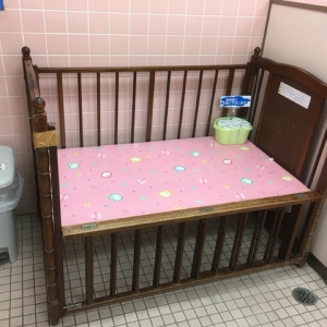 サミット府中西原店(1F)の授乳室・おむつ替え台の写真(1枚目)