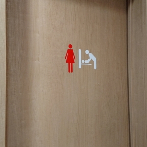 不二家 南浦和駅前店(1F)のオムツ替え台情報 画像1