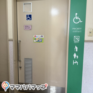ベルク 大井緑ケ丘店(多目的トイレ内)のオムツ替え台情報 画像3