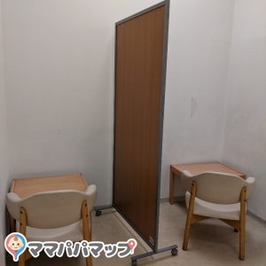 パーテーションでしきられているだけです。