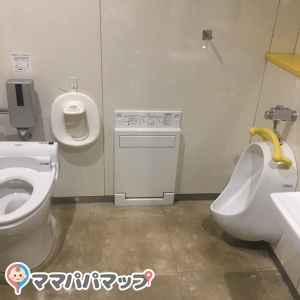 子供用便座もこちら側ならあり、寺町側なら子供を遊ばせる場所もあるので夏は良く行きました。