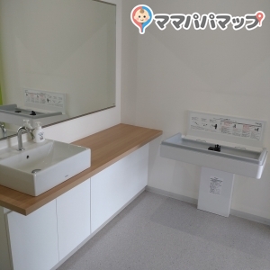 セルフ津北SS(ガソリンスタンド内)のオムツ替え台情報 画像2