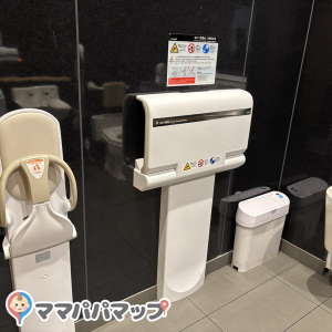 マクドナルド 四日市芝田店のオムツ替え台情報 画像1
