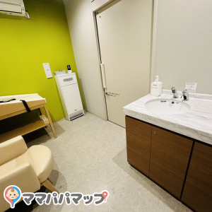 TSUTAYA BOOKSTORE 霧島(1F)の授乳室・オムツ替え台情報 画像1