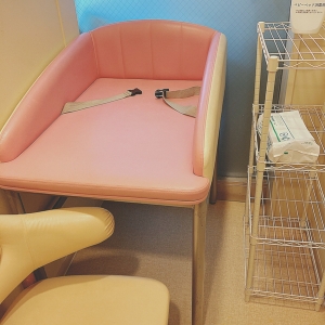 おむつ台と授乳用チェア