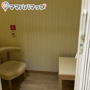 ららぽーと福岡 2階ベビー休憩室(2F)の授乳室・おむつ替え台の写真(1枚目)