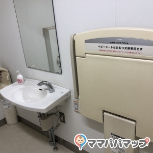 旧朝倉邸(1F)の授乳室・おむつ替え台の写真(1枚目)