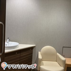 迎賓館赤坂離宮前休憩所(B1)の授乳室・オムツ替え台情報 画像1