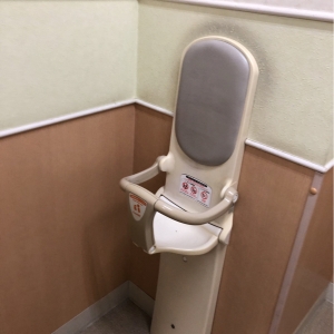 授乳室1内のベビーチェア
