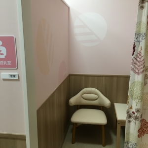 イオンタウンユーカリが丘(西館 1階)の授乳室・おむつ替え台の写真(2枚目)