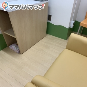 授乳室出たところにふたつオムツ台もあります