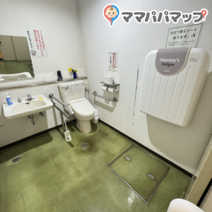 鳩山町立図書館(1F)のオムツ替え台情報 画像1