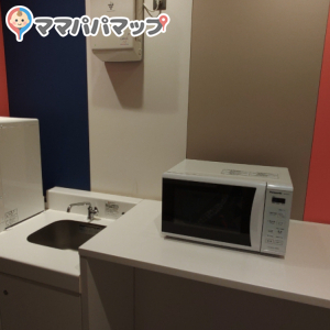 オムツを捨てるポットもあります