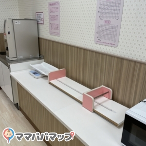 イオンタウン釜石(赤ちゃんの駅)の授乳室・おむつ替え台の写真(2枚目)