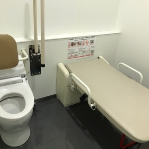 図書館交流プラザ・りぶら 乳幼児室(2F)の授乳室・おむつ替え台の写真(3枚目)