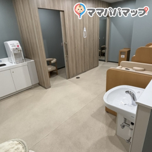 福岡空港 国際線搭乗ゲート50前後付近の授乳室・オムツ替え台情報 画像2