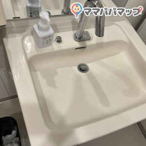 ホンダカーズ福岡博多板付店(1F)の授乳室・おむつ替え台の写真(3枚目)