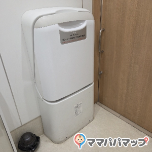 いなげや川崎登戸店のオムツ替え台情報 画像1