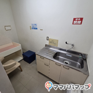 イオン金沢シーサイド店(2F)の授乳室・おむつ替え台の写真(2枚目)