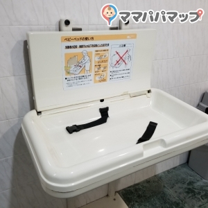 ヤマダ電気　テックランド豊橋店(1F)の授乳室・おむつ替え台の写真(1枚目)