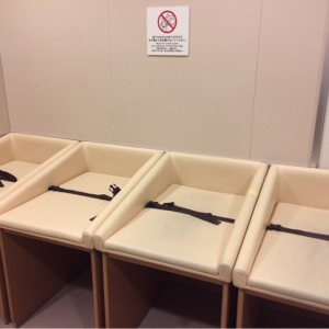 オムツの交換台は4台です。