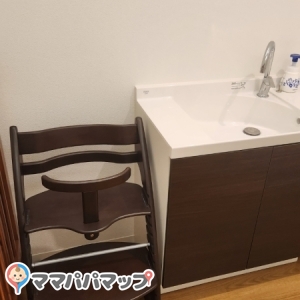 ベビーチェアとシンク