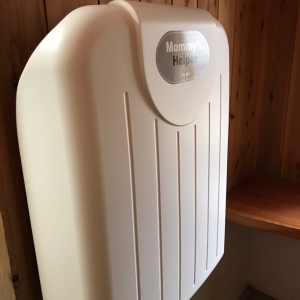 銀山温泉公衆トイレのオムツ替え台情報 画像1