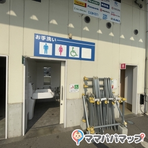 コーナン　魚住店のオムツ替え台情報 画像2