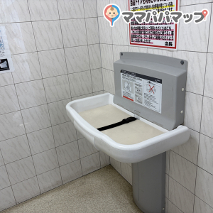 ワイモバイル ヤマダデンキテックランド白河店(1F)の授乳室・おむつ替え台の写真(1枚目)