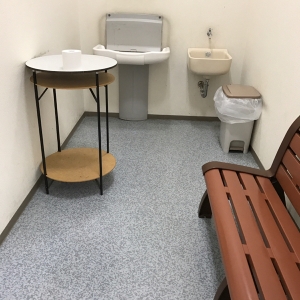 オムツ台とベンチあります