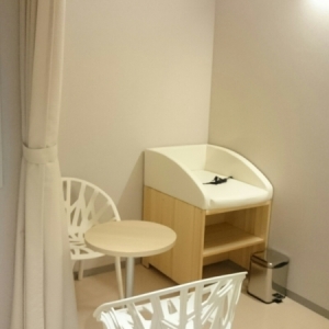 椅子2、オムツ台、テーブル